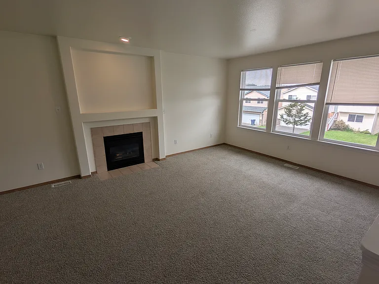 10331 62nd Dr NE — Photo 3