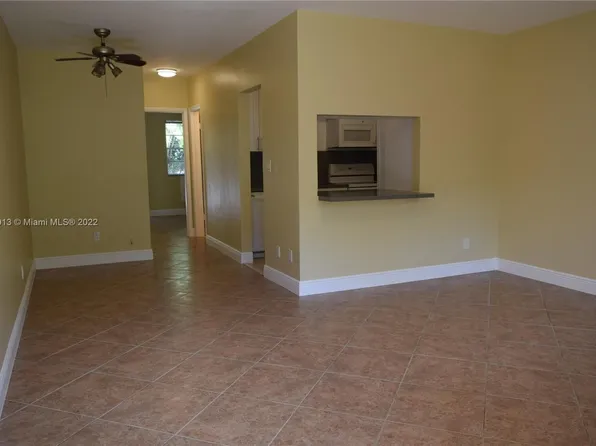 2915 Plunkett St APT 2D, Hollywood, FL 33020