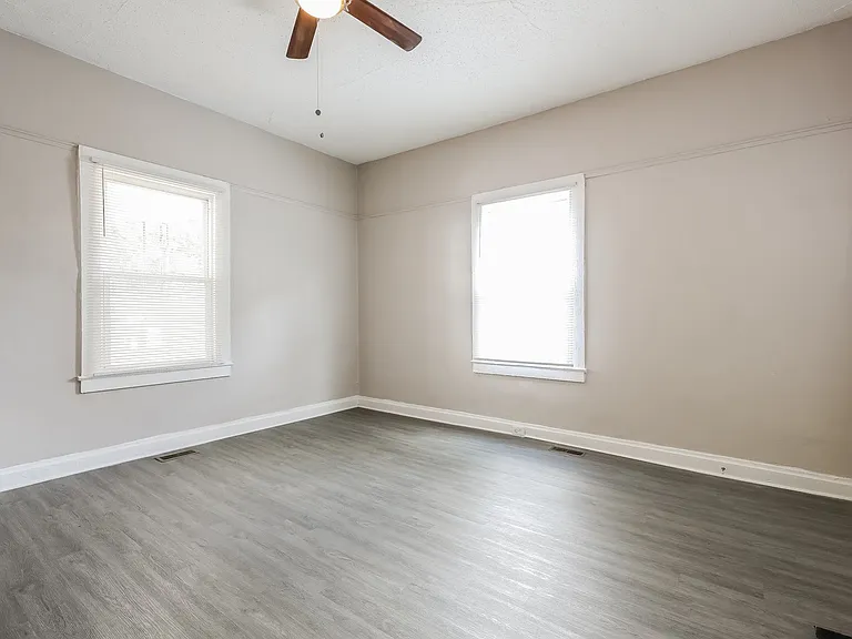1228463_019_living_room_13185118.jpg