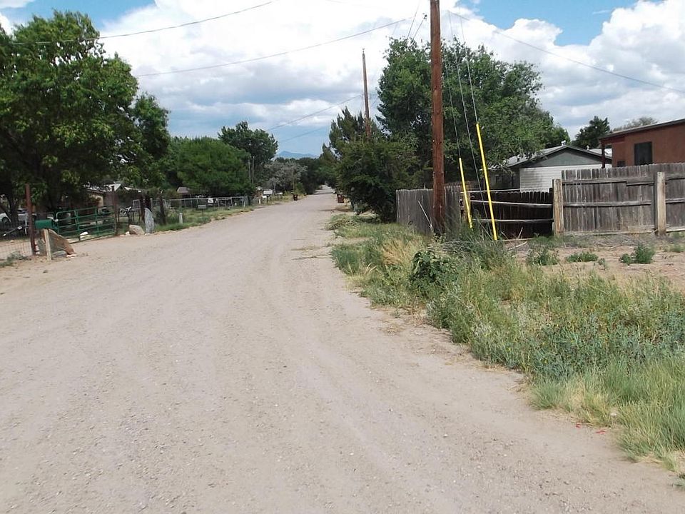 2nd image of 32 Blue Hill Rd