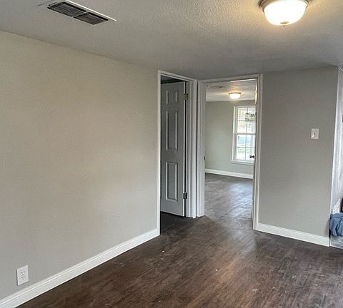 4th image of 209 S Jordan St