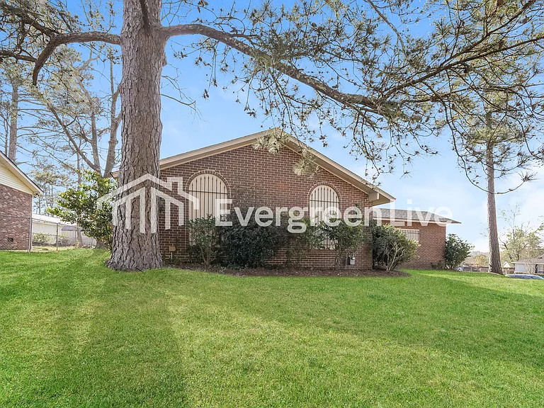 2211 Buckingham Dr — Photo 1