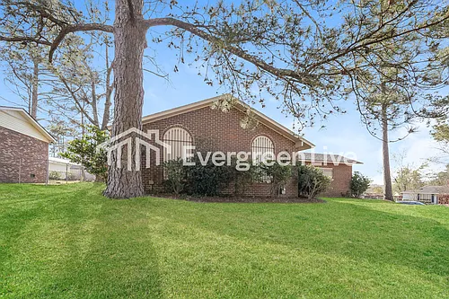 2211 Buckingham Dr Photo 1