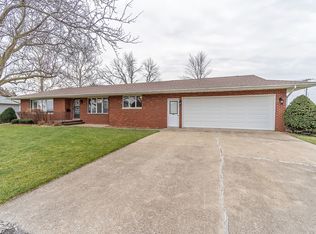 405 E Goldenrod Dr, Flanagan, IL 61740