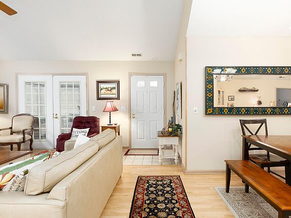 3rd image of 501 Saddlery Dr W