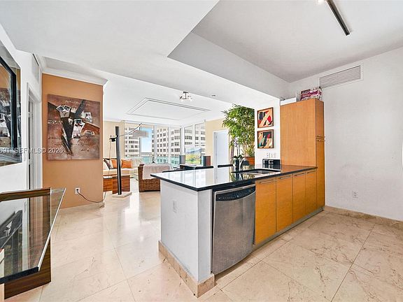 3rd image of 950 Brickell Bay Dr APT 1211