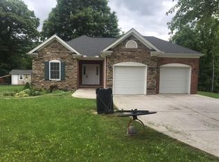 2005 Cherrywood Ln, Bluefield, WV 24701