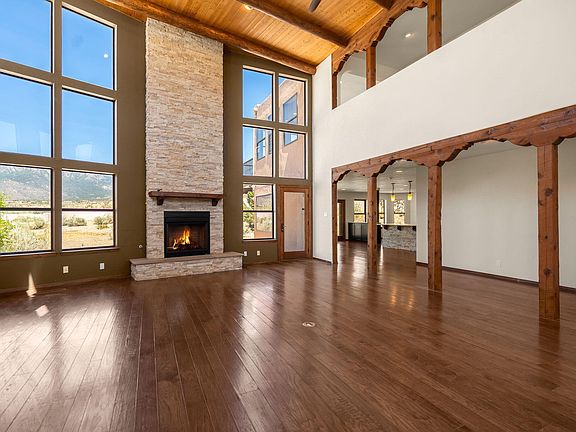 3rd image of 5024 Calle De Tierra NE