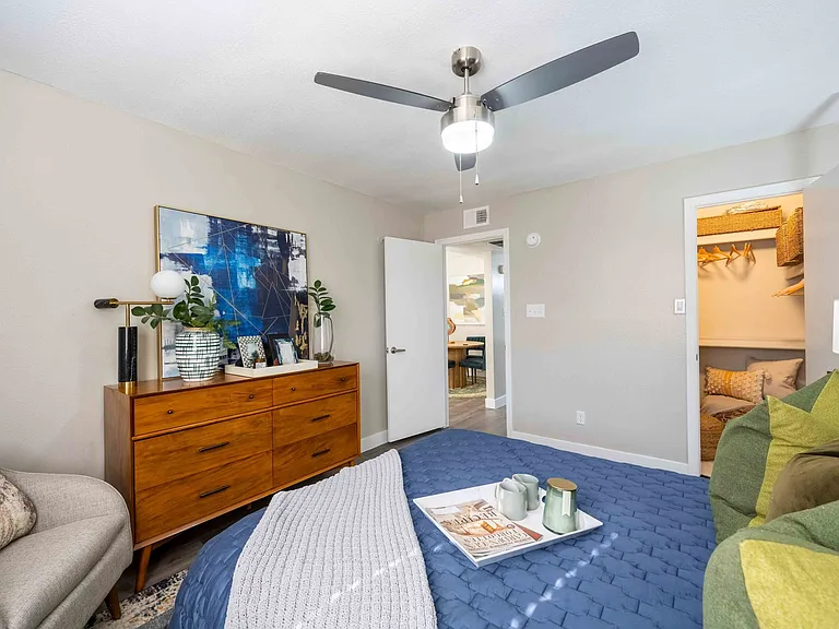 Platinum Bedroom & Walk-In Closet