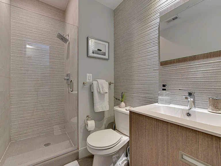 254 15th St SE #2 — Photo 10