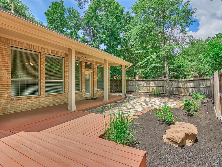 118 Robindale Cir — Photo 13