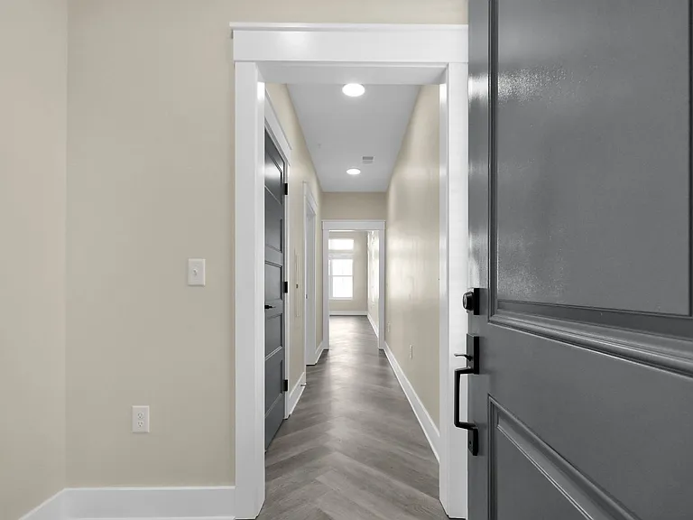 Beautiful luxury apartments available close to downtown! — Photo 40