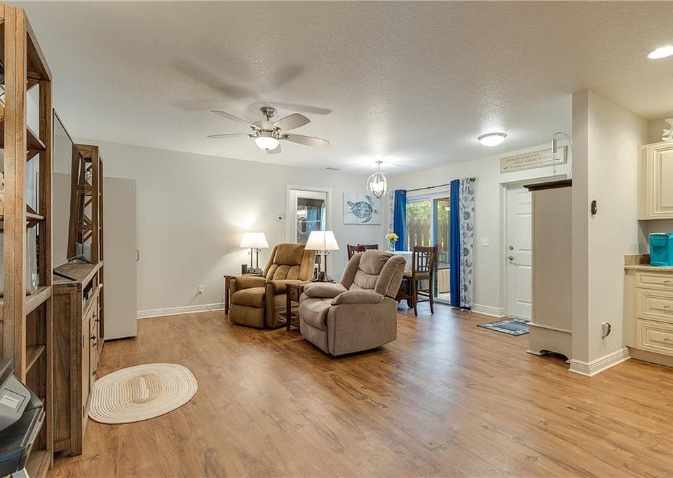 2nd image of 1140 Breezy Way #D