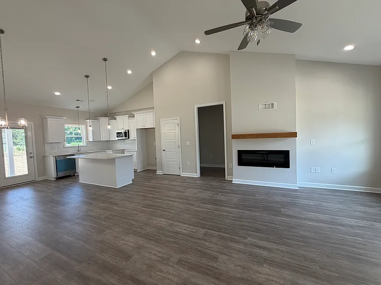 407 Creeks Edge Dr — Photo 3