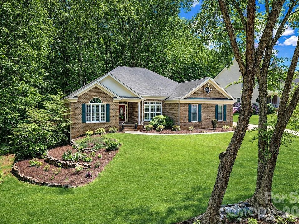 1st image of 160 Fernbrook Dr