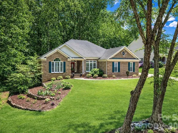 160 Fernbrook Dr, Mooresville, NC 28117