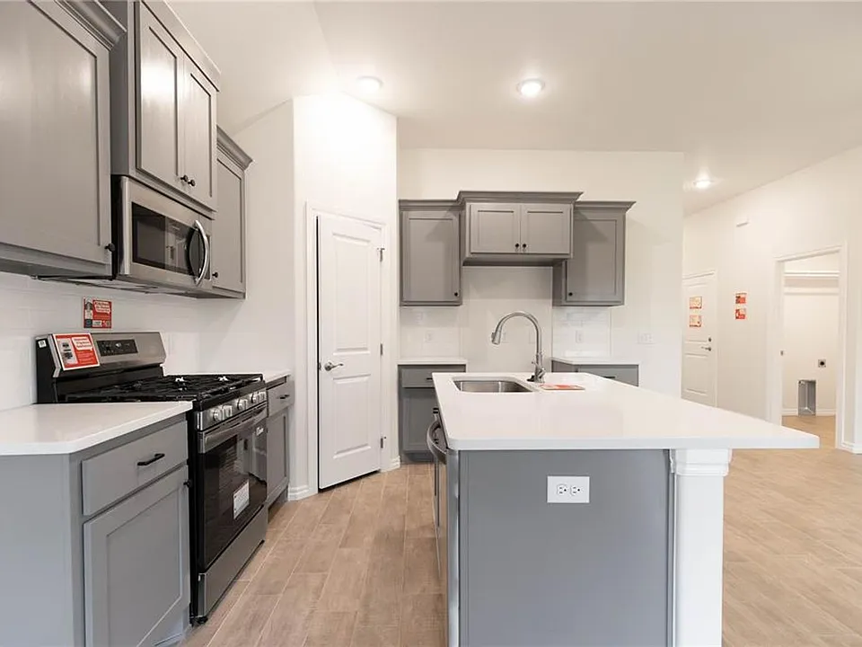 9228 NW 86th Ter