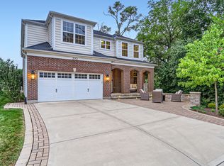 370 E Harrison Ct, Elmhurst, IL