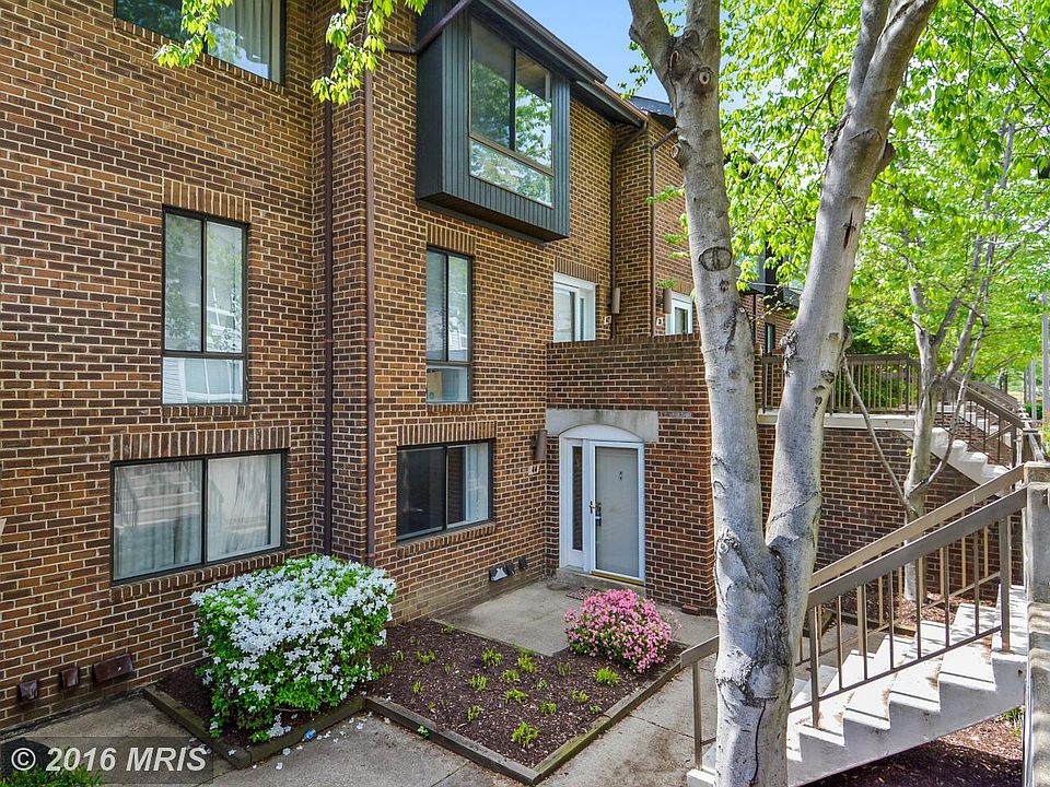 1st image of 44 Hawthorne Ct NE #44