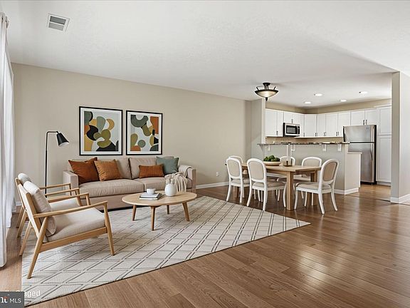 4th image of 2444 Glengyle Dr #242