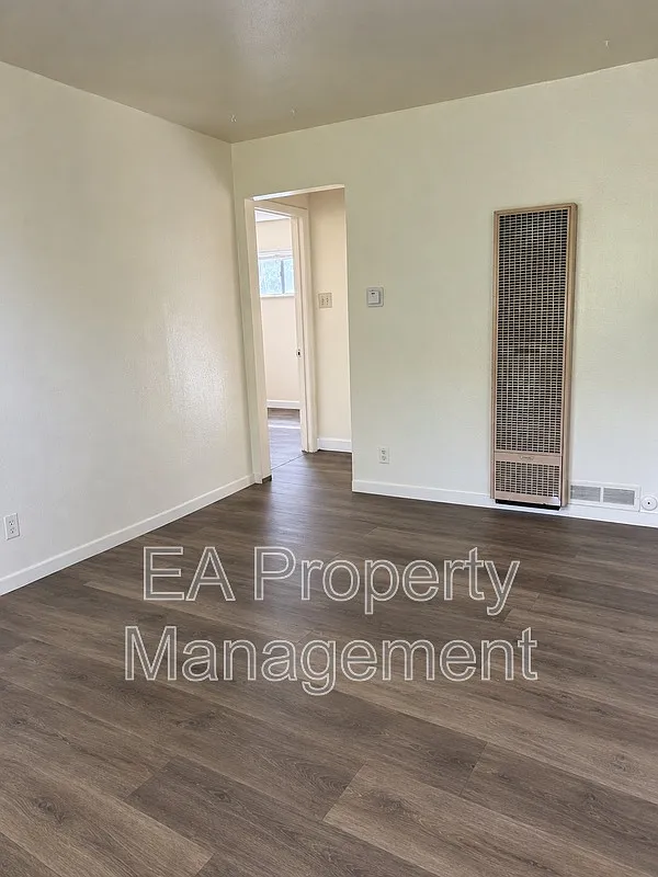 1 bed, 1.0 bath, $875 — Photo 4