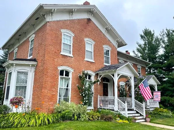 304 E Broadway St, Mount Carroll, IL 61053
