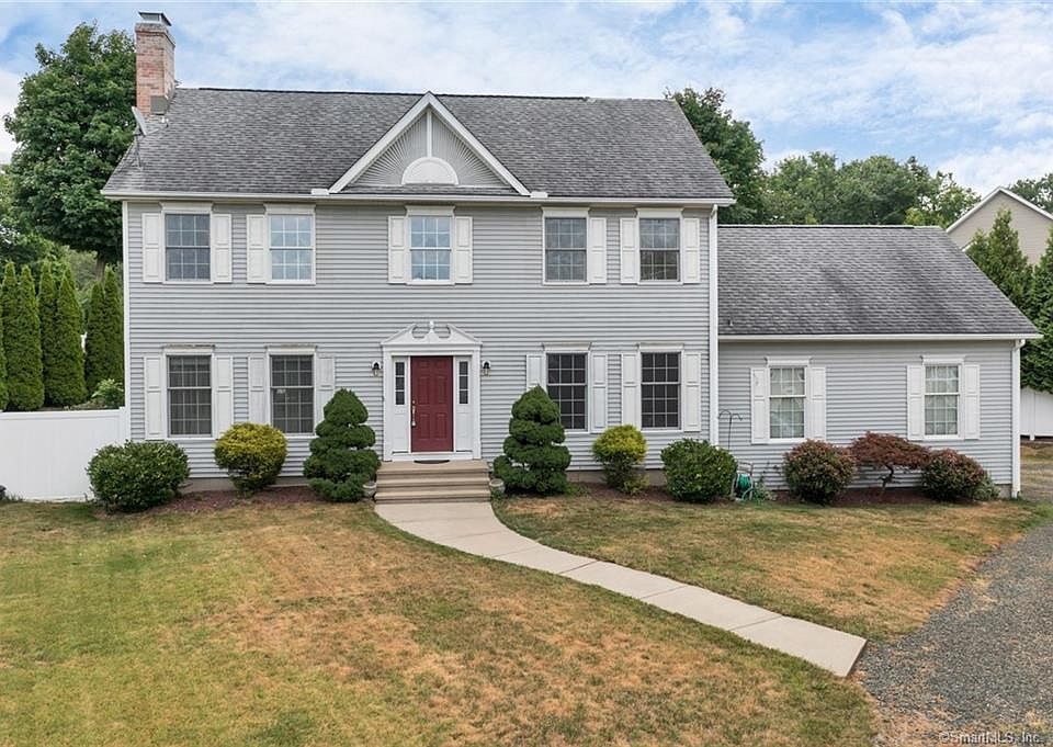 1st image of 8 Fawn Meadow Dr