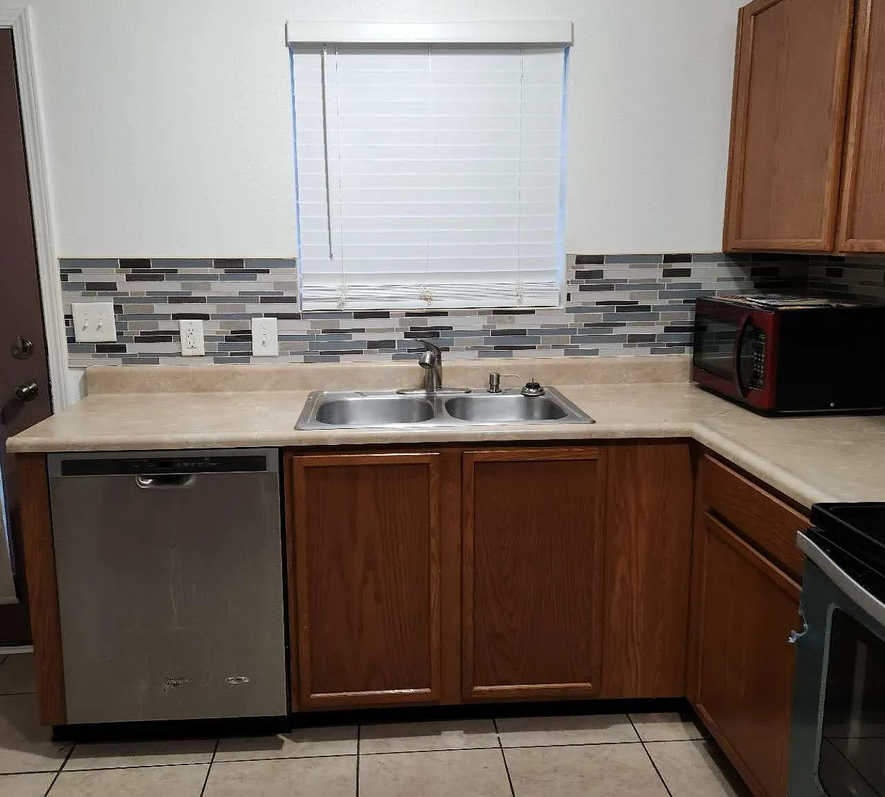 3 bed, 1153 sqft, $1,400 — Photo 3