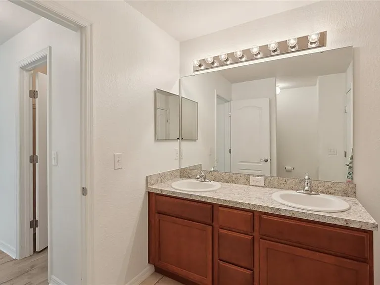 109 James Cir — Photo 25
