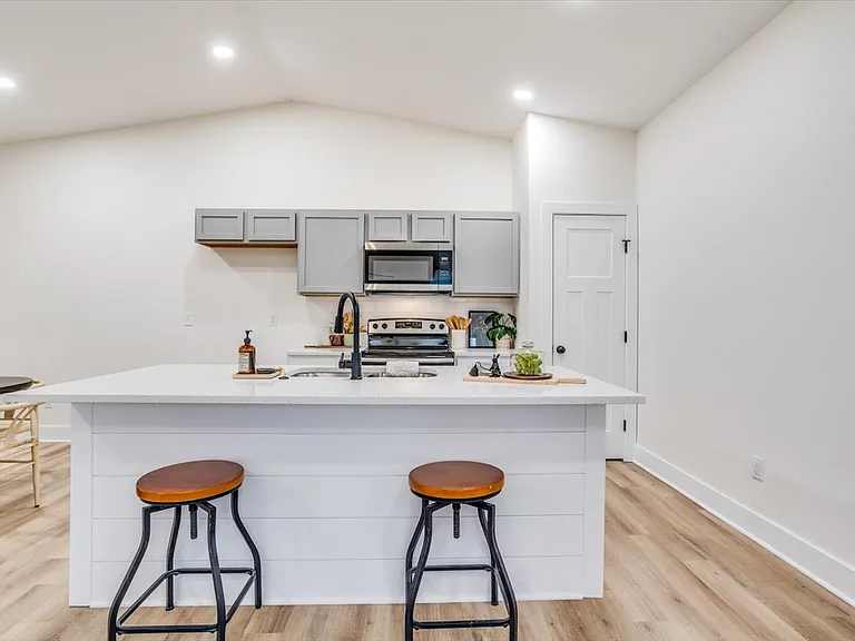 5644 E Bristol St — Photo 9