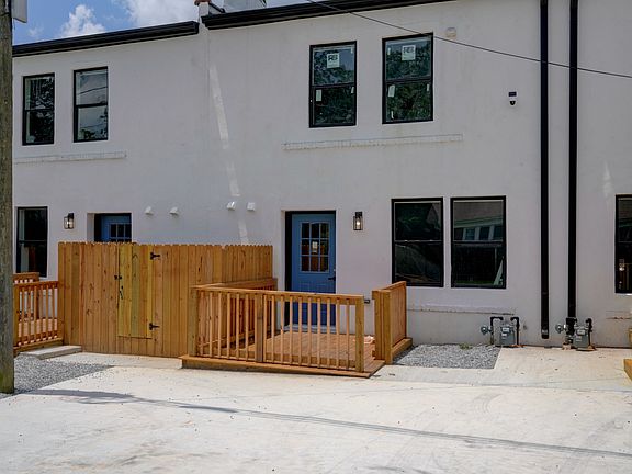 2nd image of 209 S Woodrow St