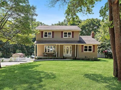28 Willow Avenue, Farmingville, NY, 11738