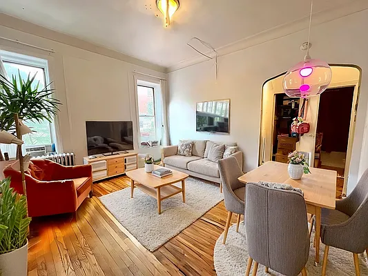 Rented by Outlive | media 10