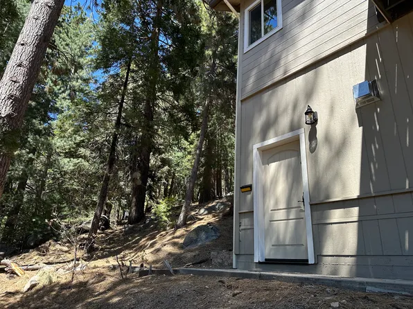 31304 Easy Dr, Running Springs, CA 92382
