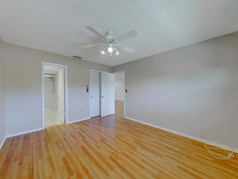9881 113th St #215 — Photo 15