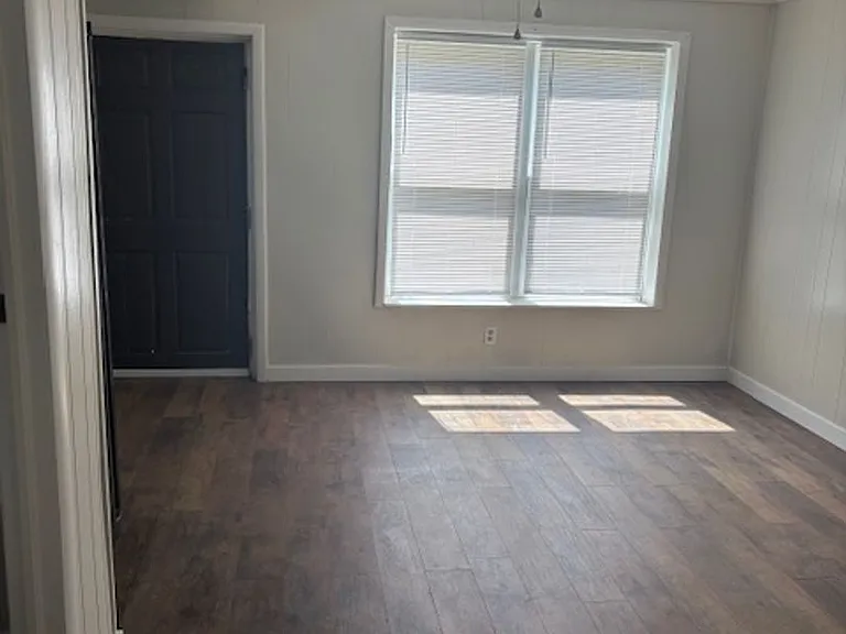 45 B St SW — Photo 2