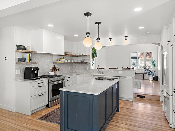 5th image of 2505 27th Ave NE