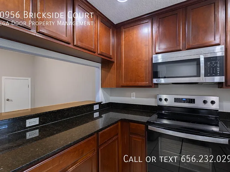 10956 Brickside Ct — Photo 8