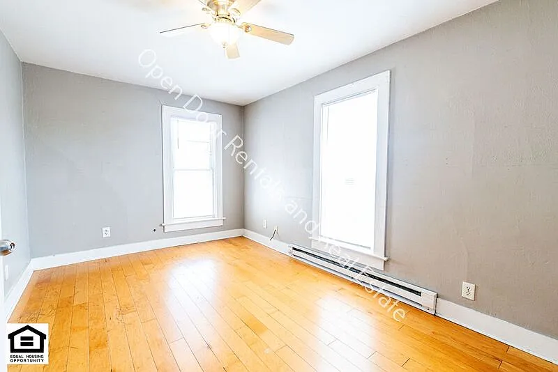 2 bed, 1.0 bath, 957 sqft, $900 — Photo 4
