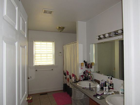 5th image of 1403 1/2 W Leigh St