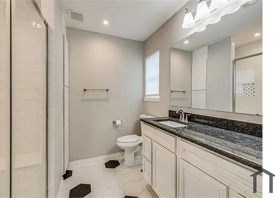 560 NW Douglas St — Photo 13