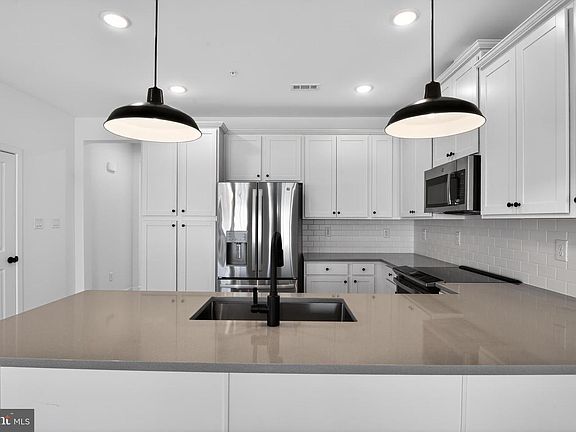 4th image of 228 Clement Loop