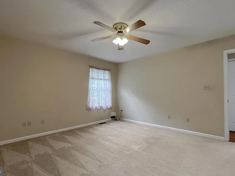 109 Morris Dr — Photo 36