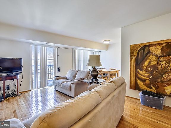 4th image of 4951 Americana Dr #E