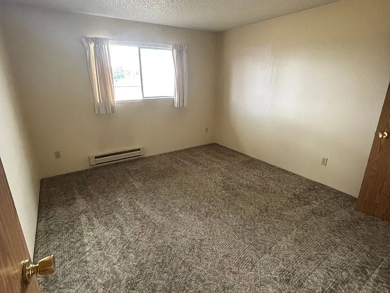 1 Bedroom 1 Bathroom at Hollywood Park Apartments — Photo 22