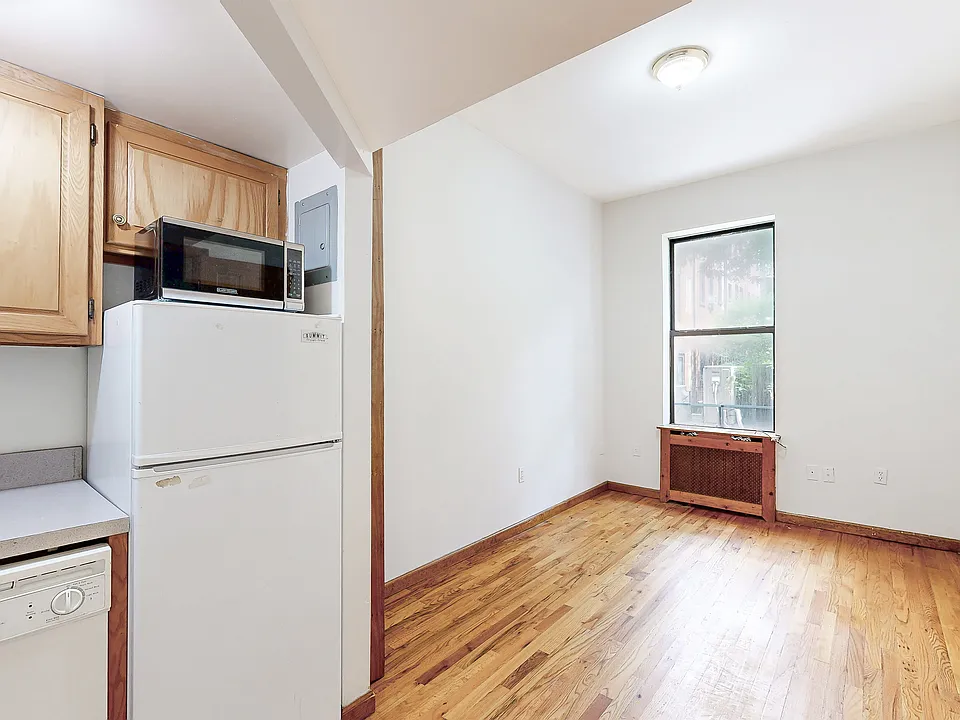 489 Columbus Ave #2C