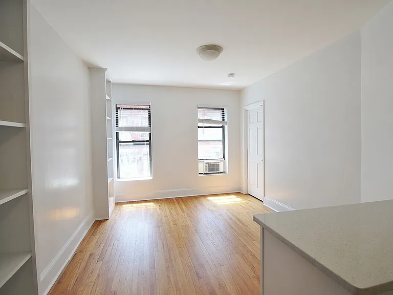25 Cornelia St #17 — Photo 1