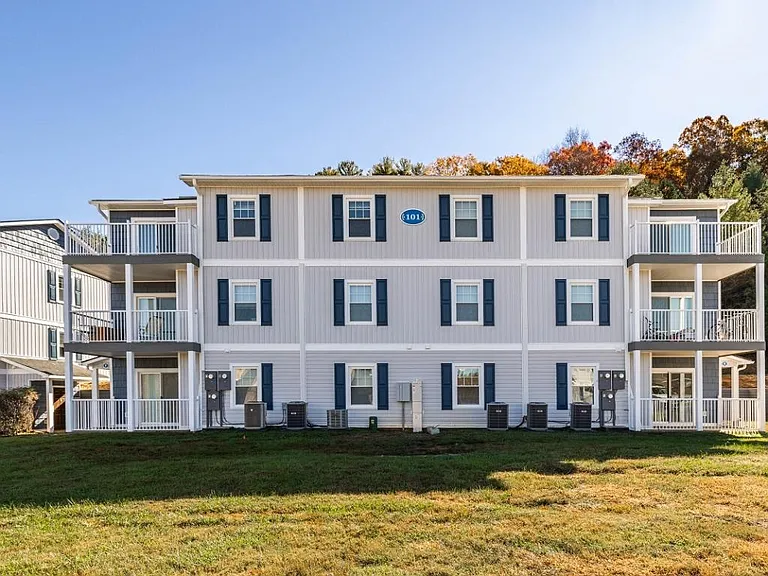 Riverview Apartments — Photo 15