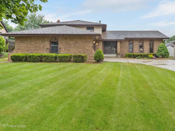 8305 Tower Rd, Willow Springs, IL 60480