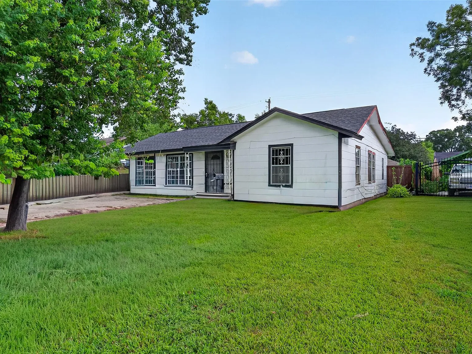 3 bed, 1.5 bath, 1423 sqft, $1,450 — Photo 4